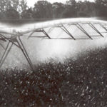 Cortina de agua, Pivot aspersión con spray