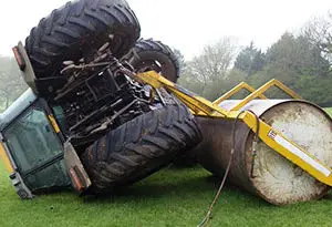 vuelco lateral de tractor